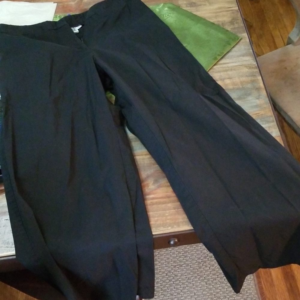 Wide leg crop capri